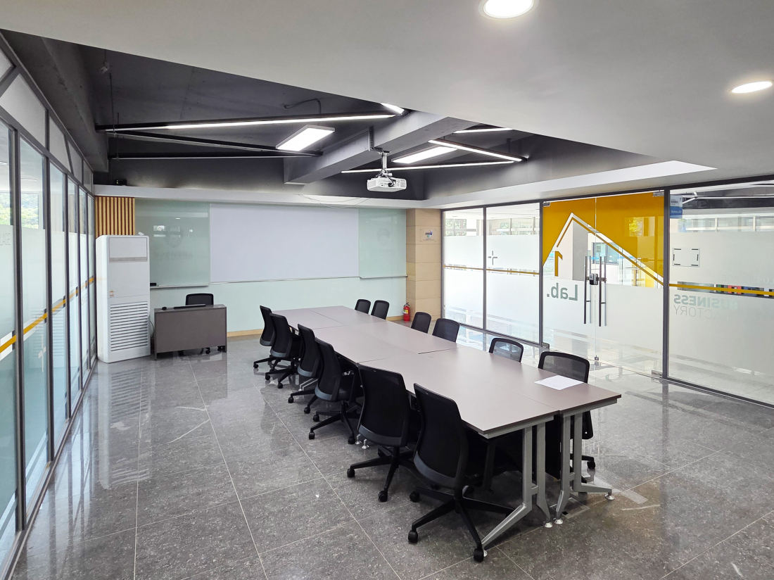 114호 공유오피스 대회의실